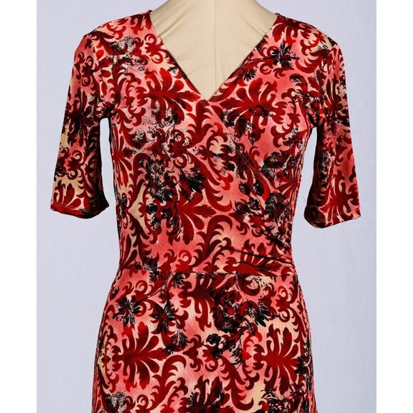 Marciano Nicole Canada Red Black Floral Stretch Knit V-Neck Midi Dress Sz P/S - Picture 2 of 5